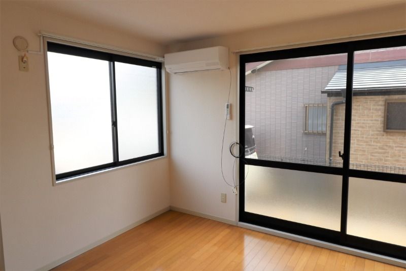 居室・リビング　※別号室の写真となります。