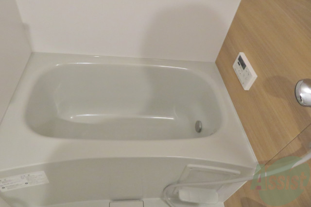 バス・シャワールーム　こちらのお風呂で一日の疲れを癒してください。