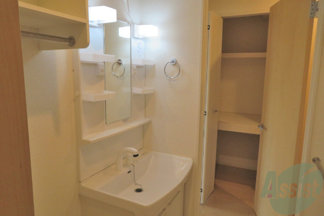 洗面設備　独立洗面台なので、朝の身支度もバッチリです。