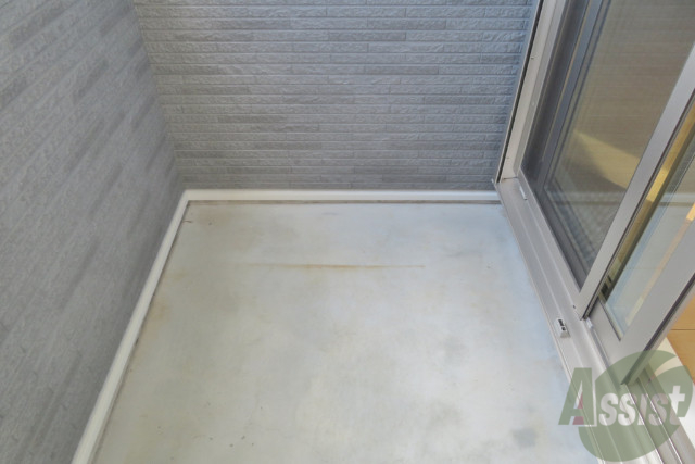 バルコニー　こちらのバルコニーで、洗濯物干しはバッチリです。