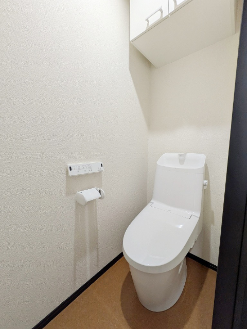 トイレ　類似室内