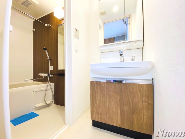 洗面設備　独立洗面台です