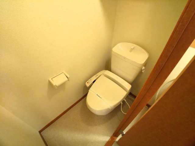 トイレ　明るく清潔感のあるトイレ