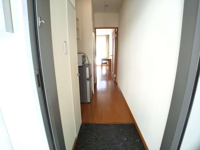 玄関　玄関ドアは防犯サムターン設置