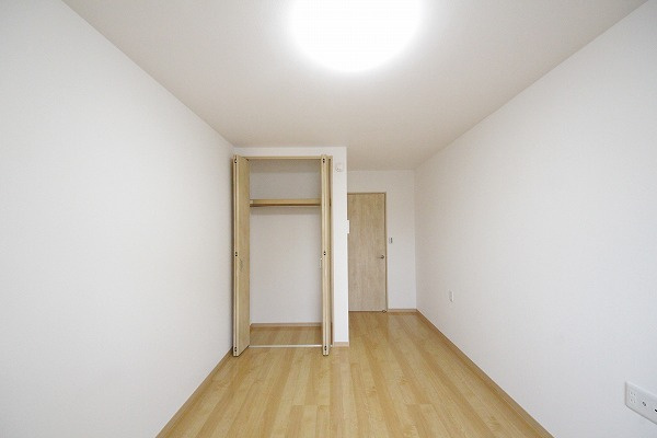 収納　※同タイプの別の部屋の写真です。