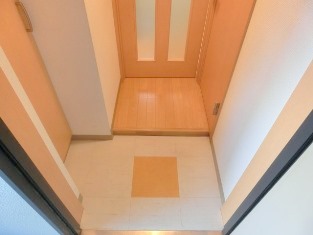 玄関　同タイプの内観です。