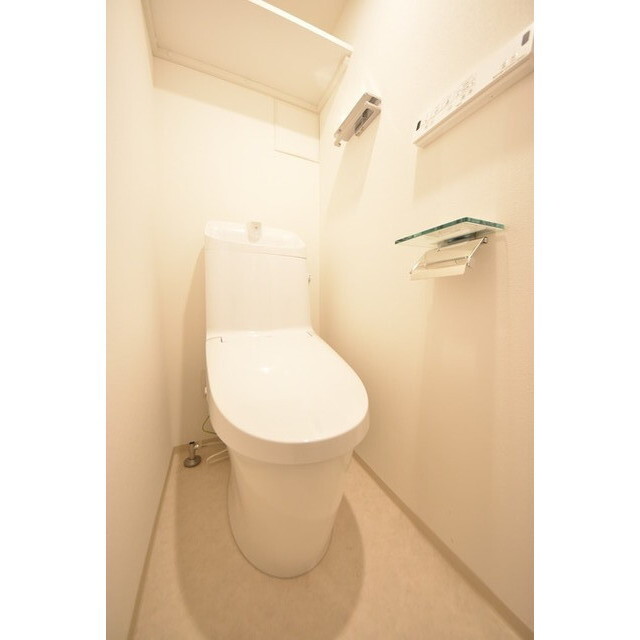 トイレ　明るい室内です