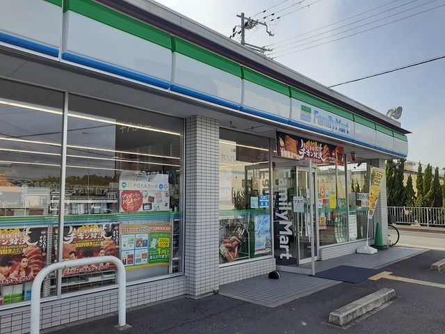 コンビニ　ファミリーマート長野市町店様（コンビニ）まで1049m