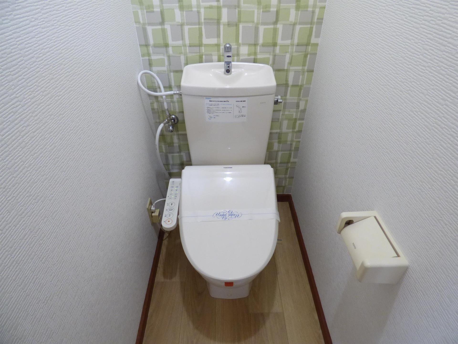 トイレ　温水洗浄便座