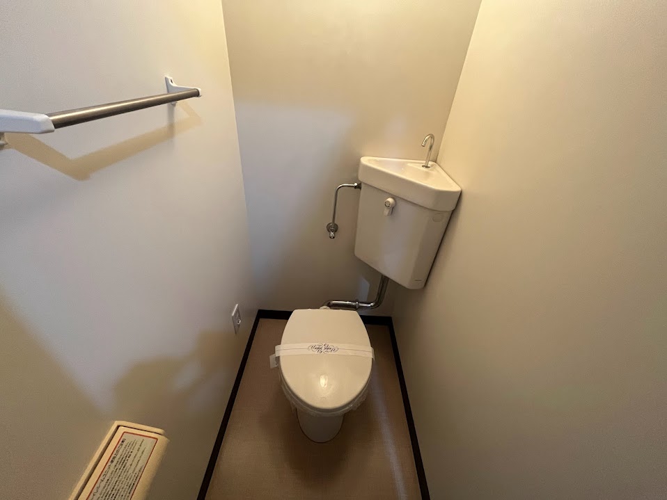 トイレ　※同建物の別のお部屋の写真です。