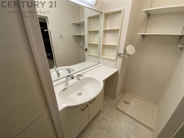 洗面設備　収納豊富な洗面台です！