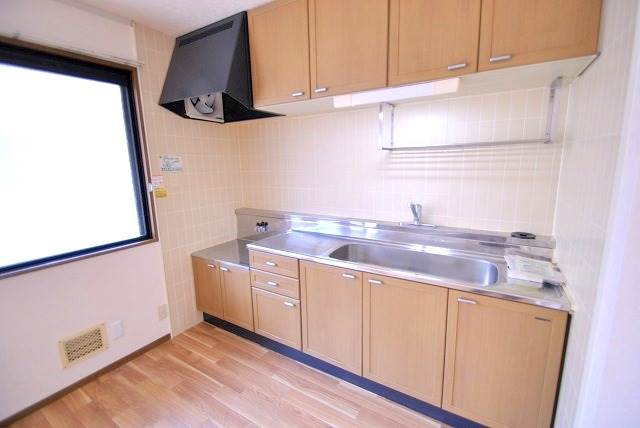 キッチン　お問合せはシティホーム海田センター　082-821-2227