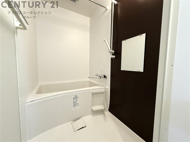 バス・シャワールーム　シンプルで機能的な浴室です。