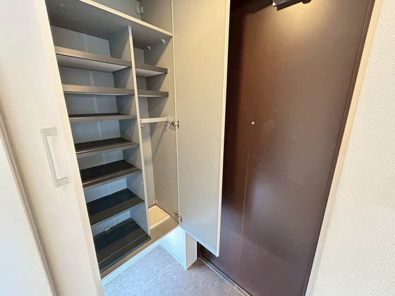 玄関　※別部屋の写真です