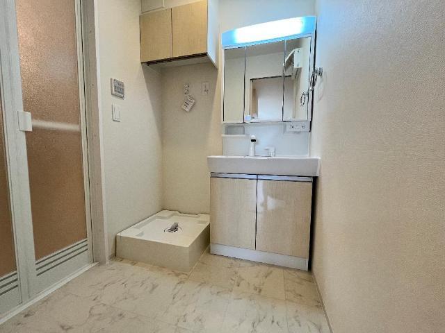 洗面設備　建具の色は相違がございます（イメージ）