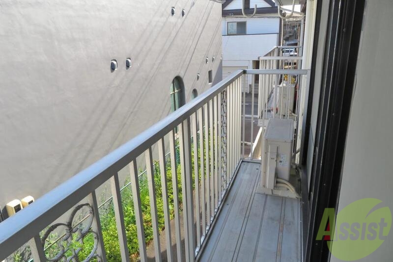 バルコニー　バルコニーは陽当良好でお洗濯もはかどりそうです