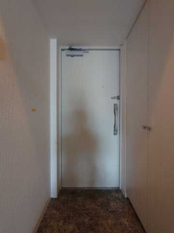 玄関　別部屋の参考写真となります