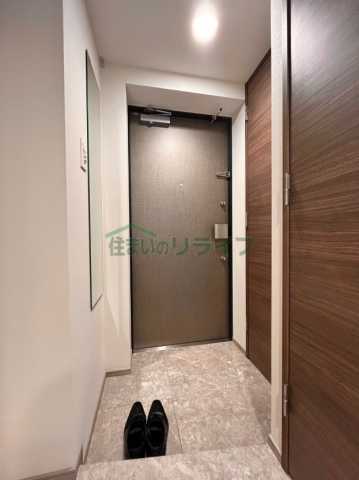 玄関　※参考写真です。似た間取りの別部屋になります。