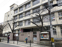 小学校　山之内小学校（小学校）まで441m