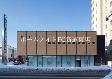 銀行　留萌信用金庫札幌支店（銀行）まで303m