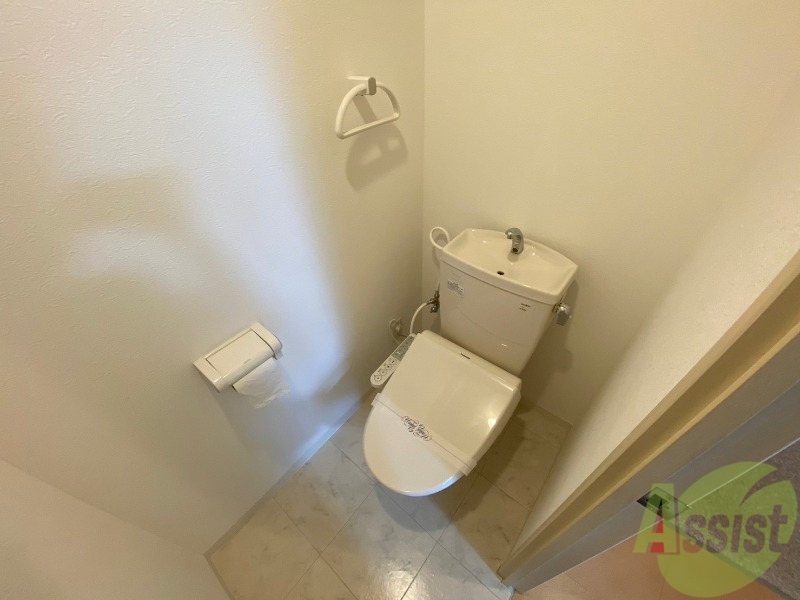 トイレ　こちらはトイレです。清潔感があり、安心して使用できます。