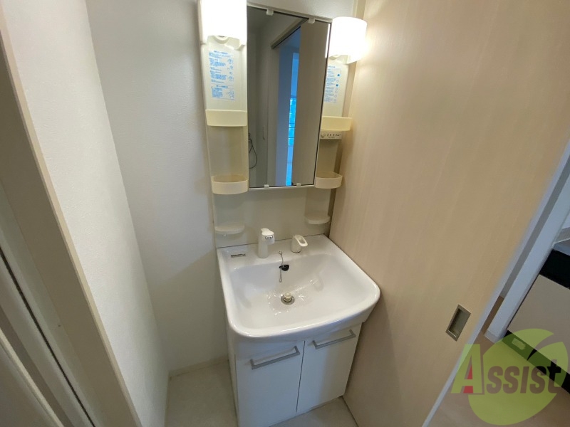 洗面設備　シャンプードレッサー。身支度はここでばっちり。