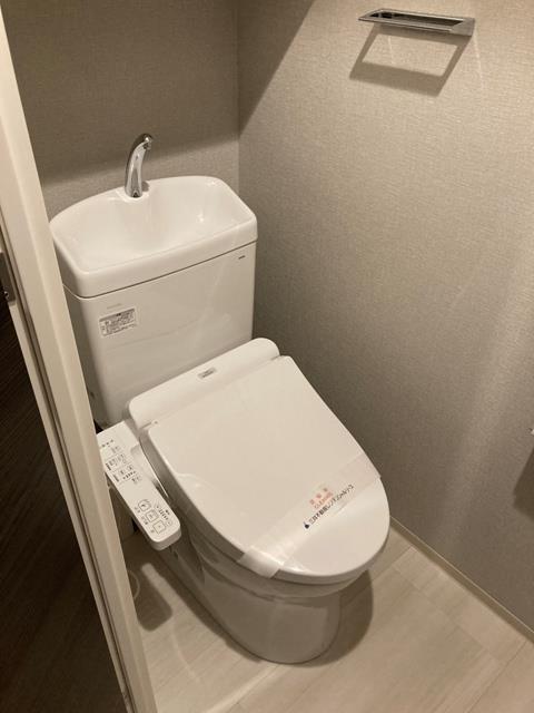 トイレ　※写真は同タイプ住戸です。