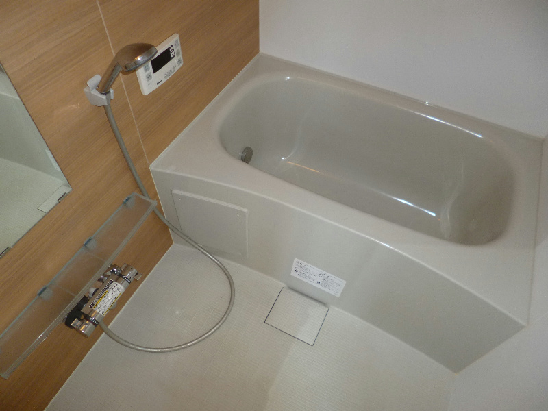 バス・シャワールーム　あると嬉しい追い焚き機能付きの浴室です。