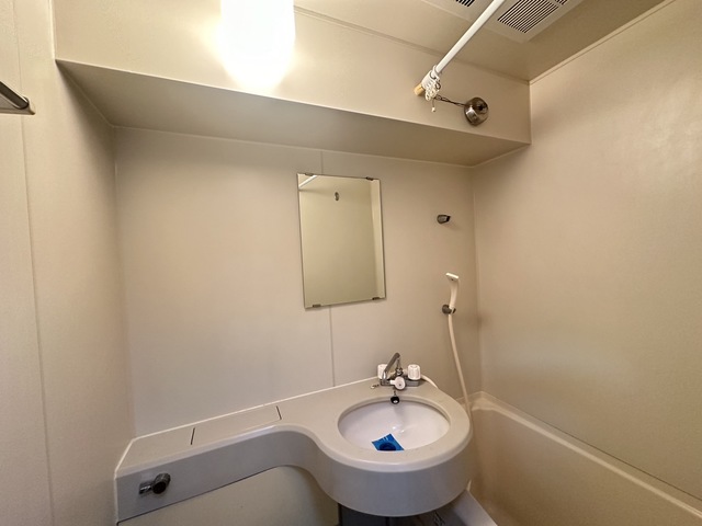 洗面設備　別部屋参考写真です