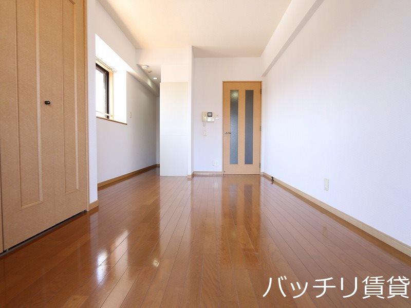 居室・リビング　別号室タイプの為、現状を優先いたします