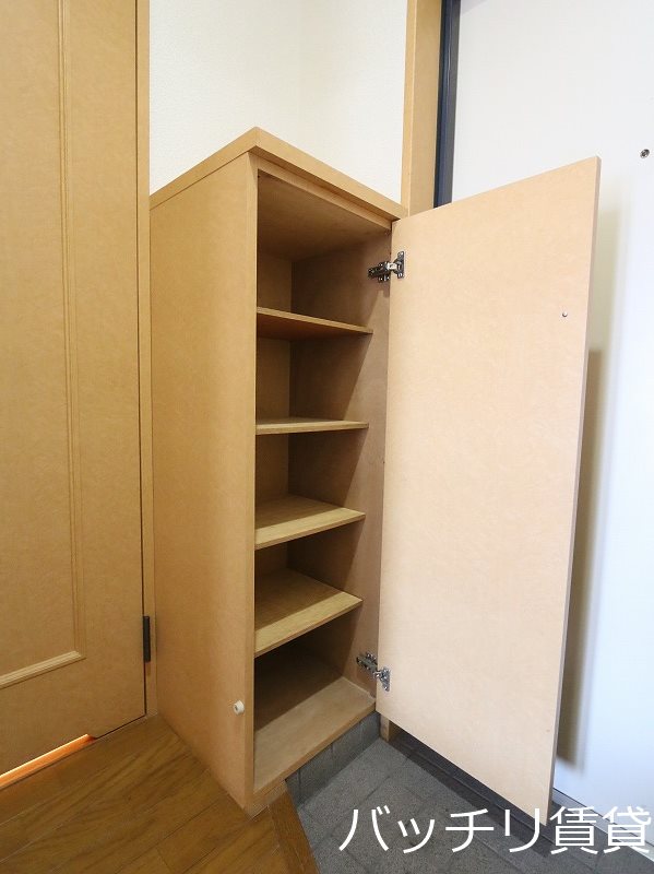 玄関　別号室タイプの為、現状を優先いたします