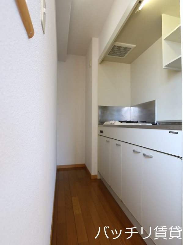 キッチン　別号室タイプの為、現状を優先いたします