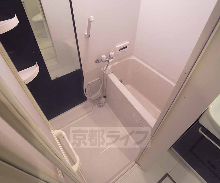 バス・シャワールーム　ゆったりとした浴槽です。