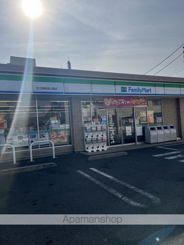 コンビニ　ファミリーマート（コンビニ）まで1051m