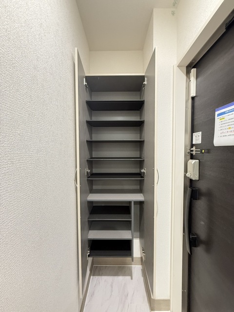 玄関　同施工会社参考写真です