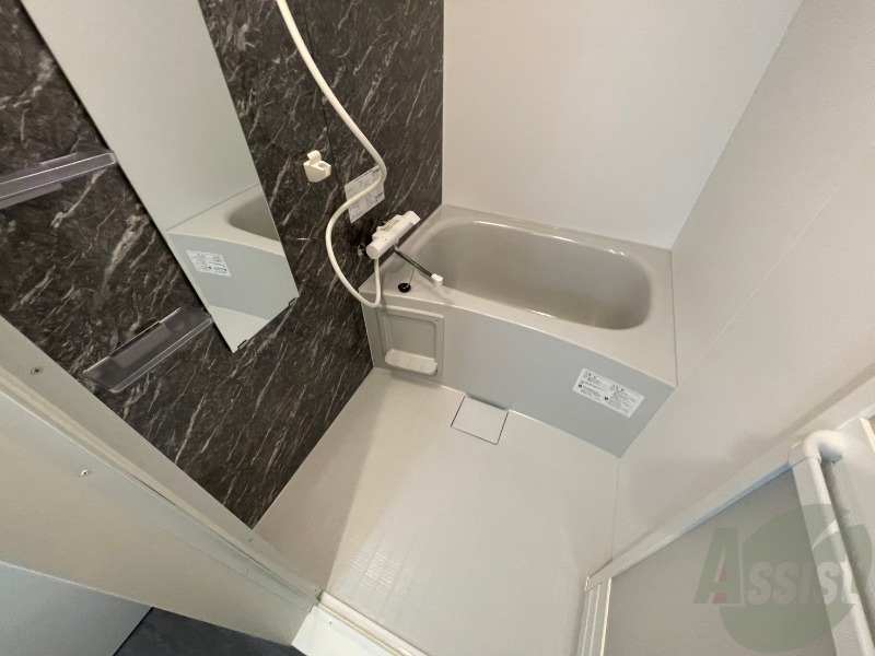 バス・シャワールーム　お風呂になります。一日の疲れを癒してくださいね。