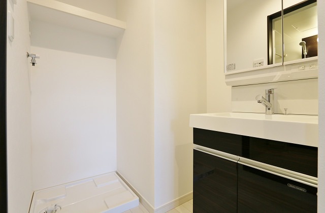 洗面設備　独立洗面台完備。