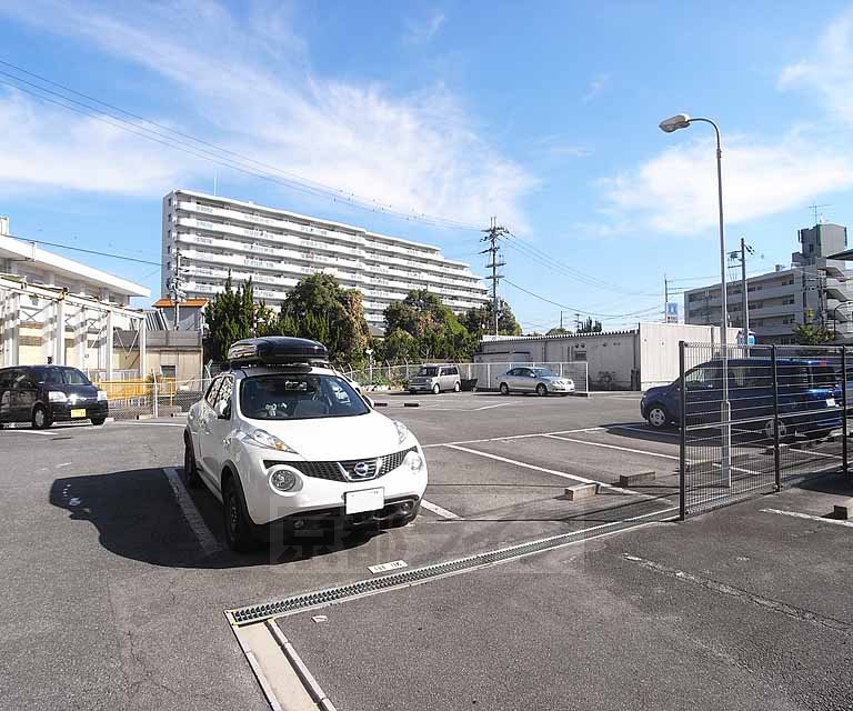 駐車場　敷地ガレージも広くなってます。