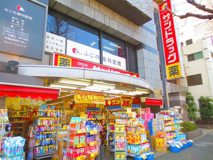 ドラックストア　サンドラッグ（ドラッグストア）まで400m