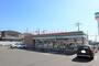 コンビニ　ファミリーマート茨木鮎川五丁目店（コンビニ）まで399m