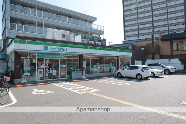 コンビニ　ファミリーマート（コンビニ）まで586m