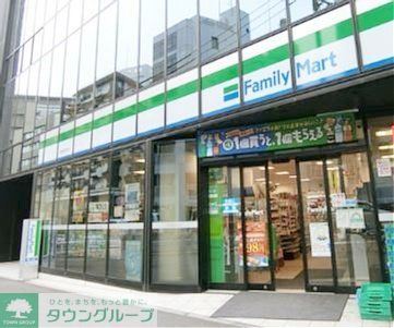 コンビニ　ファミリーマート北参道駅前店（コンビニ）まで250m
