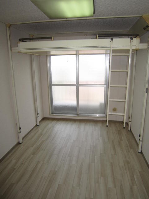 居室・リビング　※他の号室写真になります。