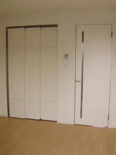 居室・リビング　４０１号室　洋室