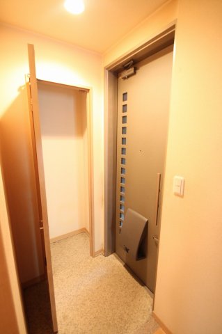 玄関　※別部屋の写真です