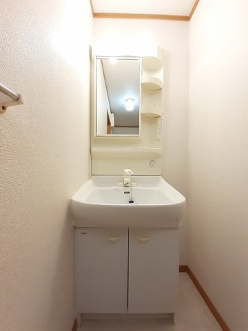 洗面設備　コンパクトで使いやすい洗面所