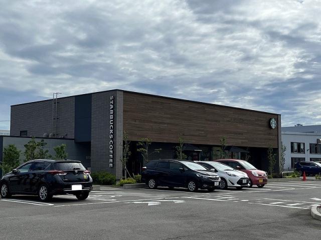 飲食店　スターバックス（飲食店）まで147m