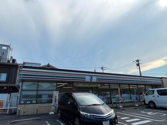 コンビニ　セブンイレブン若松桜町店（コンビニ）まで454m