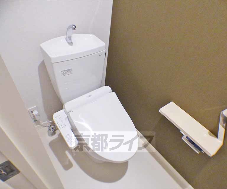 トイレ　ウォシュレット機能付きトイレです。