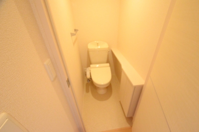 トイレ　温水洗浄便座機能付き♪